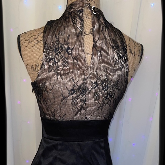 Gorgeous Evening Gown 🌚 - Picture 7 of 7